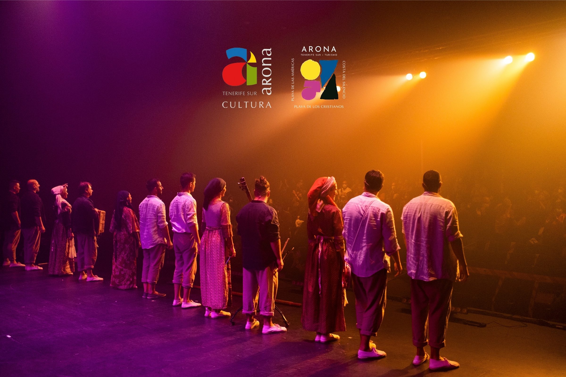 El elenco de Arona saluda al público. Arona Cultura · Arona Turismo